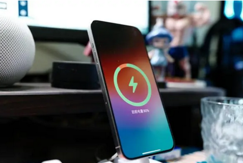 晋源苹果15换屏服务分享用什么充电器给iPhone15充电更好 